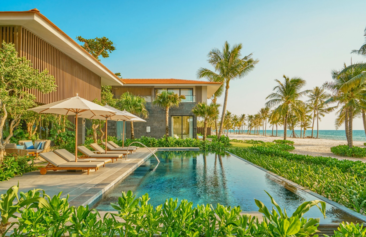 Bể bơi của dinh thự tổng thống tại InterContinental Phu Quoc Long Beach Resort